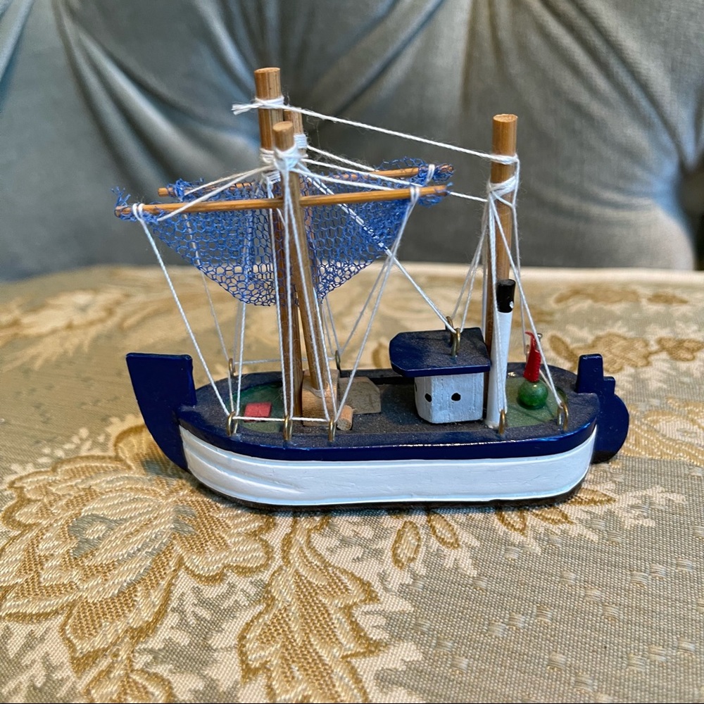 Mini Wood Fishing Boat Replica